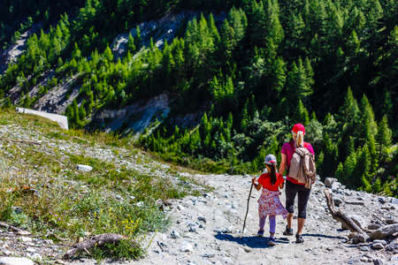 Accessible Walks with a View: Scenic Family Routes with Easy Terrain